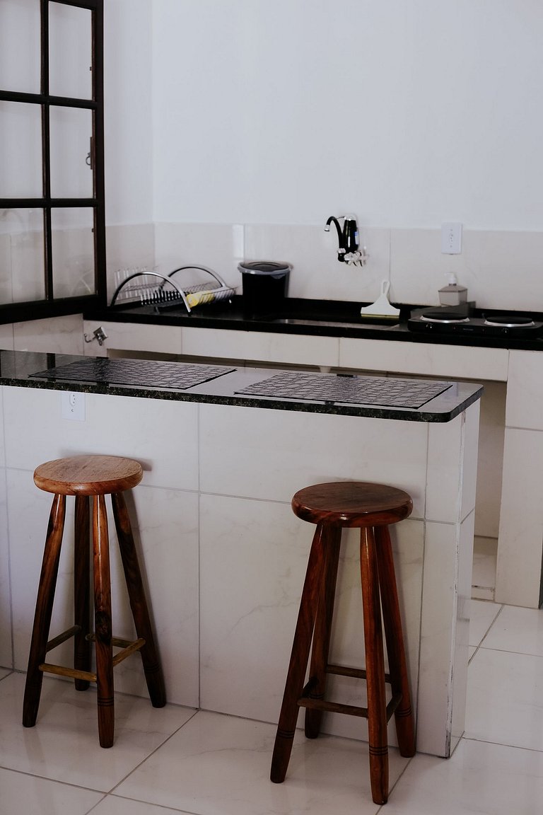 Kitnet equipada com garagem e Wi-Fi em Niterói – Piratininga